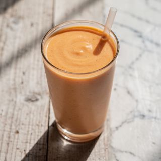 Vegan Peach–Spinach Smoothie